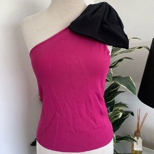 Zara NWT one shoulder fuchsia top with oversized black bow Size M